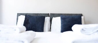 Eighty-Eight, Cathedral View with Private Parking & EV Charger