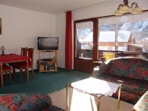 TV, books - Vacation apartment 2, House Gabi (Bad Hindelang)