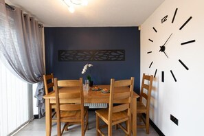 Basic House | Private kitchen | Full-sized fridge, microwave, oven, dishwasher - Windy House (Sheffield)