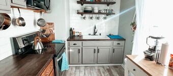 Cozy 3 BR home in a small town, 8 minutes from downtown Indy/ fountain square