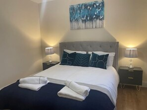 1 dormitorio, escritorio, wifi gratis y ropa de cama