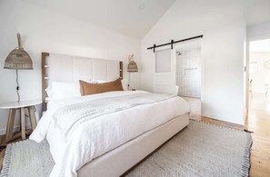 3 habitaciones, tabla de planchar con plancha y cuna de viaje 