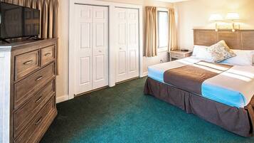 Deluxe Townhome, 2 Bedrooms, Balcony | 2 bedrooms, iron/ironing board, free WiFi