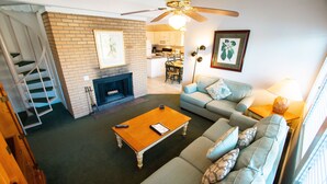 Townhouse – deluxe, 2 soverom, balkong | Oppholdsområde