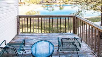 Deluxe Townhome, 2 Bedrooms, Balcony | Terrace/patio