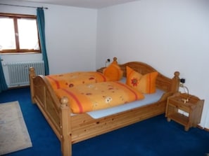 2 Schlafzimmer, Babybetten, kostenloses WLAN, Bettwäsche