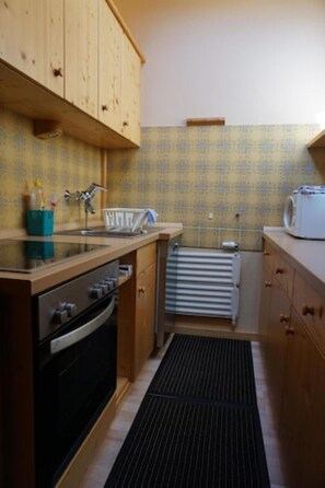 Réfrigérateur, micro-ondes, plaque de cuisson, lave-vaisselle