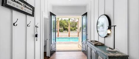 Alberca al aire libre y alberca climatizada