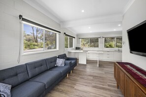 TV - 18 Lewis Court (Anglesea)