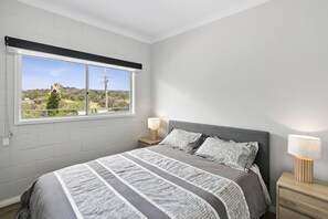 4 bedrooms, bed sheets - 18 Lewis Court (Anglesea)