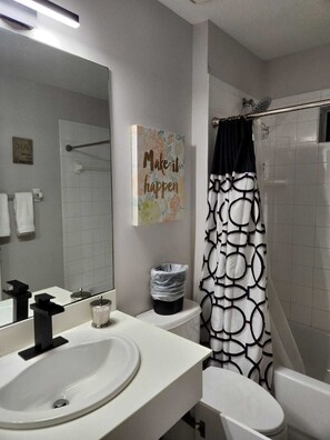 Combined shower/bathtub, hair dryer, towels, toilet paper - Centrally located Modern Lake-front House in the Heart of Estero (Fort Myers)