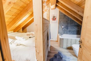 Travel cot, WiFi, bed sheets - Les Loups Blancs, duplex rénové en 2022, pied des pistes (Montgenèvre)