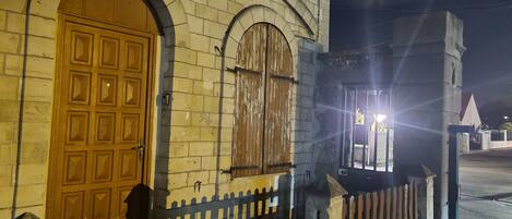 تفاصيل الفندق من الخارج