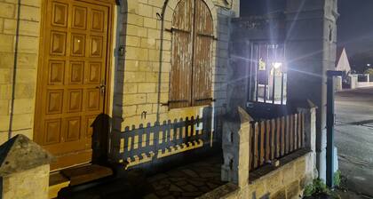Charming private studio near airport and