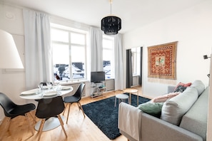 Comfort-huoneisto | Oleskelualue | 36–tuumainen taulutelevisio, jossa kaapelikanavat