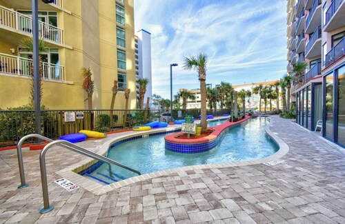 By the ocean, beautiful condo at Beach Colony