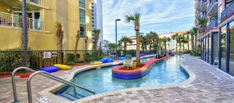 By the ocean, beautiful condo at Beach Colony