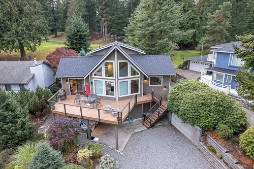 Lake View Lodge • Deck • Golf Nearby •Fireplace