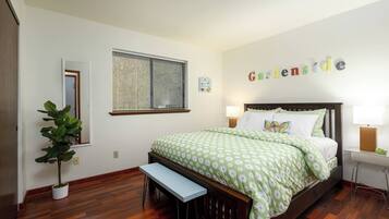 3 bedrooms, iron/ironing board, travel cot, WiFi