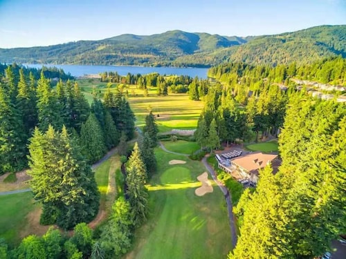 Lodge with Lake & Mountain Views