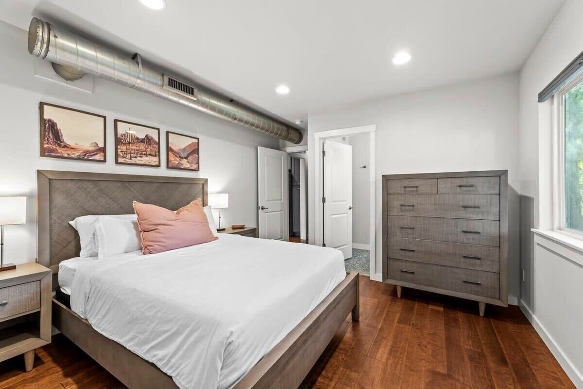 3 habitaciones, tabla de planchar con plancha, cuna de viaje y wifi 