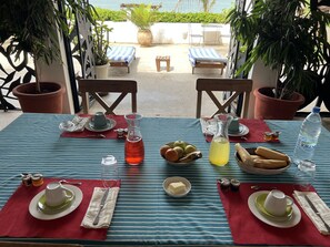 Free daily continental breakfast