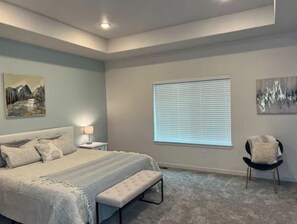 3 bedrooms, memory foam beds, WiFi - Comfy Colorado Suites! (Colorado Springs)