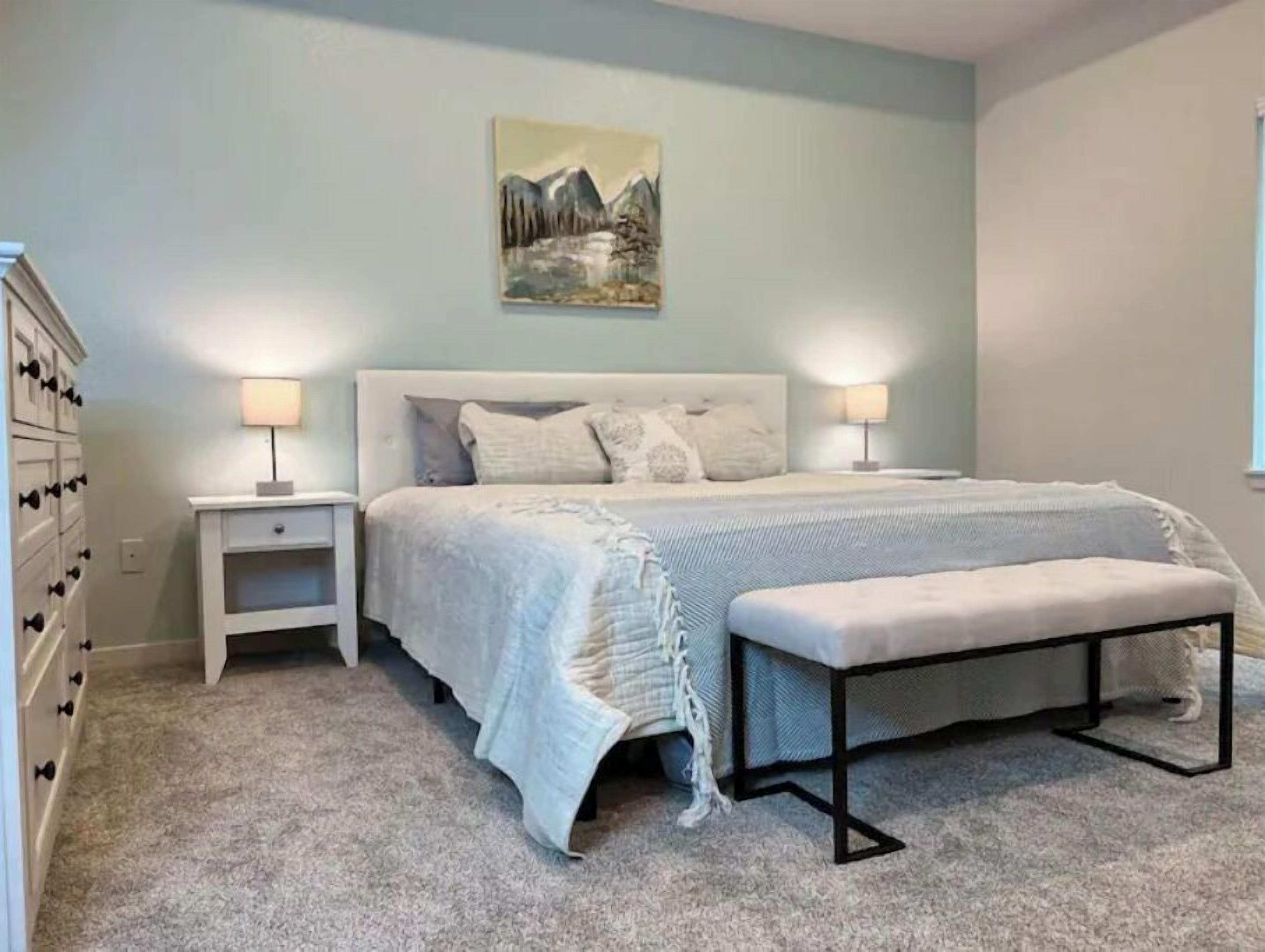 3 Schlafzimmer, Betten mit Memory-Foam-Matratzen, WLAN