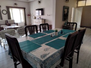 Dining - Happy Homestay 3BR - safe VIP zone, centrally located (Jaipur)