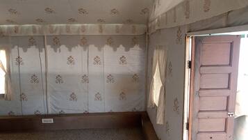 3 bedrooms, desk, iron/ironing board, WiFi