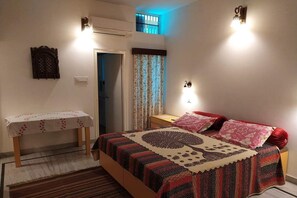 3 bedrooms, desk, iron/ironing board, WiFi - Happy Homestay 3BR - safe VIP zone, centrally located (Jaipur)