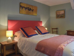3 bedrooms, travel crib, free WiFi, bed sheets