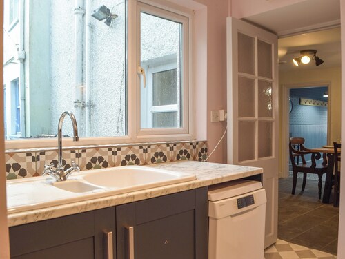 3 bedroom accommodation in Newport, near Cardigan