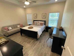 3 Schlafzimmer, Schreibtisch, Bügeleisen/Bügelbrett, kostenloses WLAN
