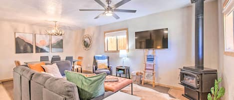 TV, fireplace