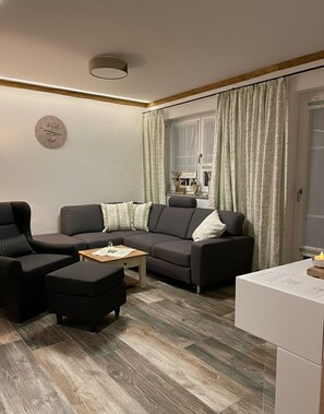 Smart TV, chimenea y reproductor de DVD 