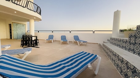 In-room safe, blackout curtains, free WiFi, bed sheets