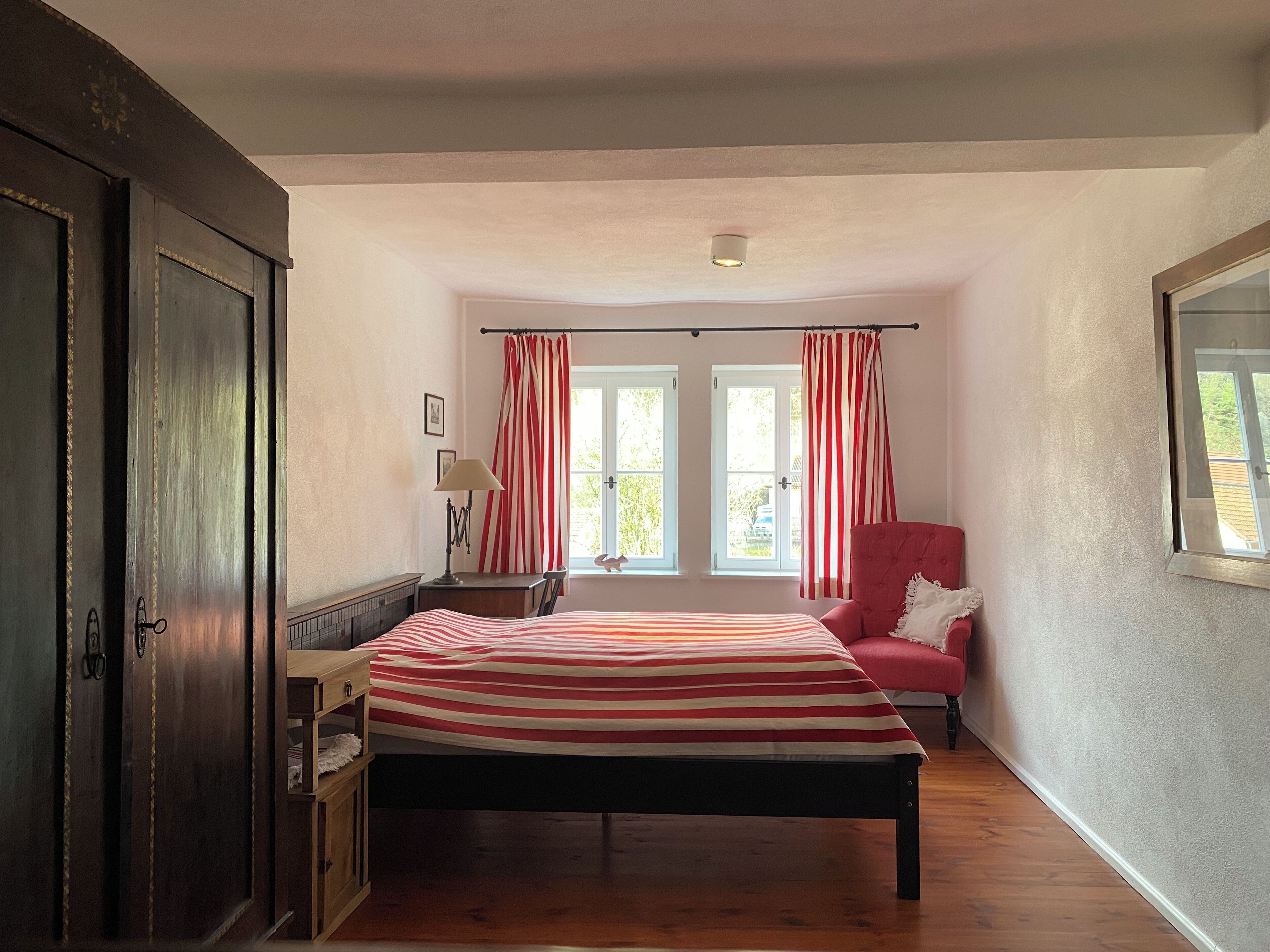 3 chambres, fer et planche à repasser, lit parapluie, Wi-Fi gratuit