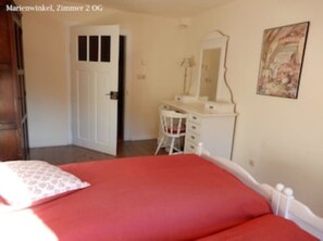 3 chambres, fer et planche à repasser, lit parapluie, Wi-Fi gratuit