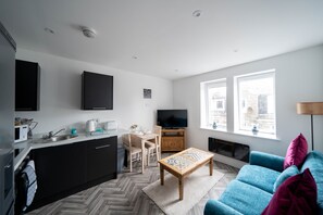 TV - 2 bed apartment minutes from beach (Aberdeen)