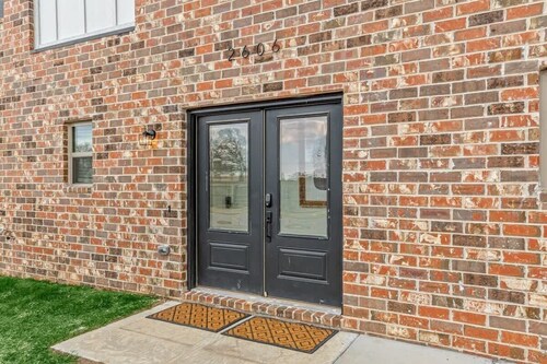 Artistic 1BR Near Crystal Bridges & Trails