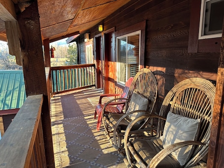Deluxe Room, 2 Queen Beds, Non Smoking | Terrace/patio