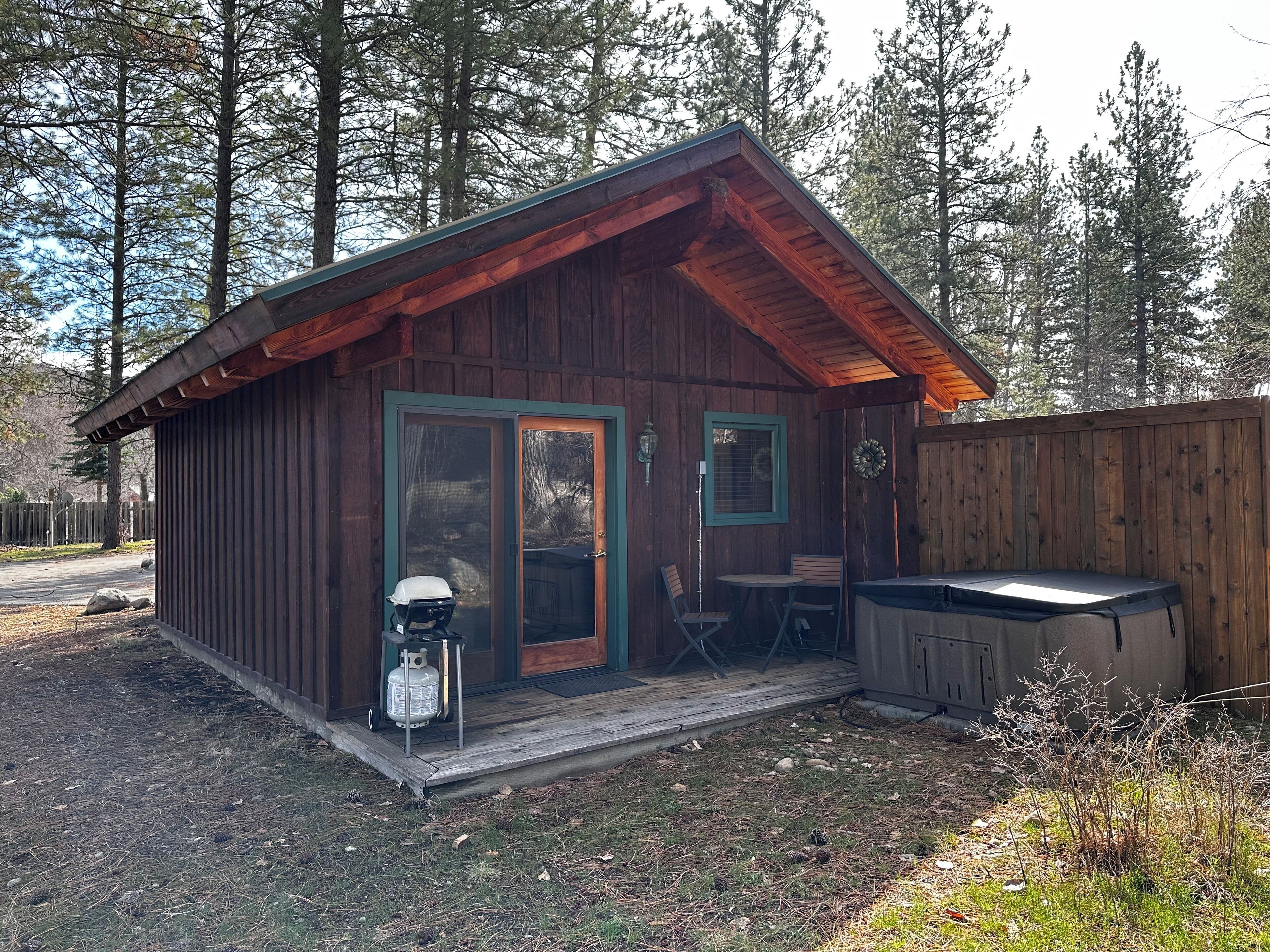 Comfort-Ferienhütte, 1 Queen-Bett und Schlafsofa, Nichtraucher, Whirlpool | Bettwäsche aus ägyptischer Baumwolle, hochwertige Bettwaren