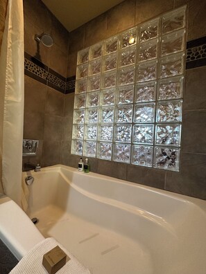 Studio Suite, 1 King Bed, Non Smoking, Fireplace | Bathroom | Combined shower/tub, free toiletries, hair dryer, towels