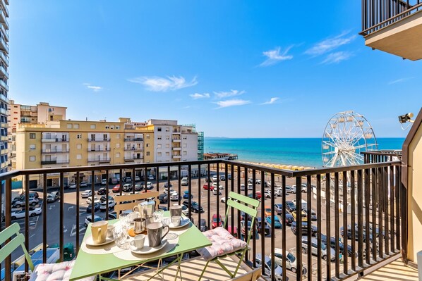 Family Apartment, Multiple Bedrooms (Bedo House Beach Front) | Outdoor dining