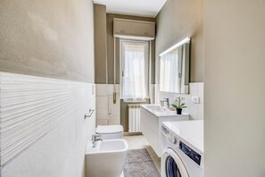 Family Apartment, Multiple Bedrooms (Bedo House Beach Front) | Bathroom