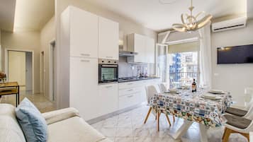 Family Apartment, Multiple Bedrooms (Bedo House Beach Front) | Interior