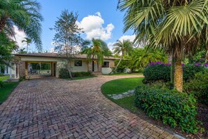 House | 4 bedrooms - The Garden House - Hot Tub Pool Garden Oasis (Homestead)