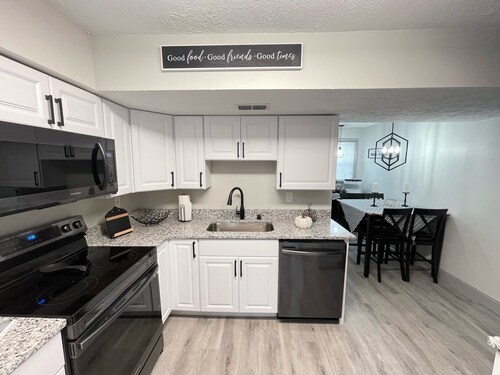 1st Floor Completely Remodeled, Pets Welcome!!! King & Queen Beds, W/D in Unit.,