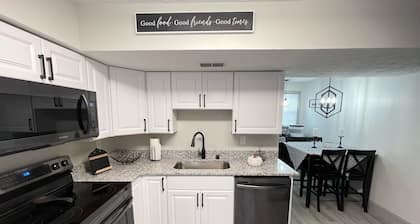 1st Floor Completely Remodeled, Pets Welcome!!! King & Queen Beds, W/D in Unit.,